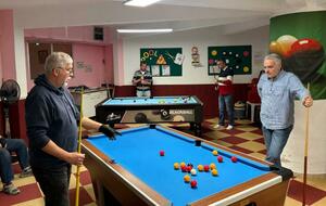 Thierry et Bruno s'entraînent pendant que Michel affronte Nicolas