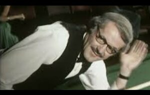 Benny Hill au billard